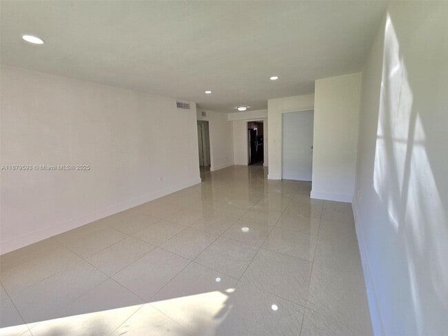 Foto del edificio - 7520 SW 82nd St