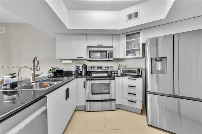 Foto del edificio - 1750 N Bayshore Dr
