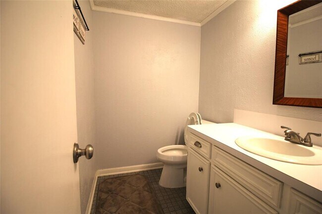 Building Photo - 1310 S Caney Dr