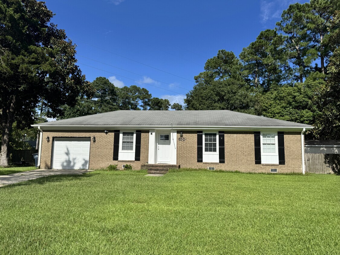 Foto principal - 610 Winchester Rd
