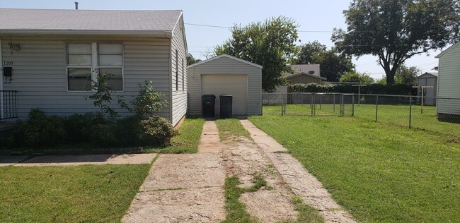 Building Photo - 1103 Roosevelt St