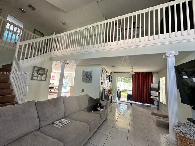 Foto del edificio - 18310 NW 10th St