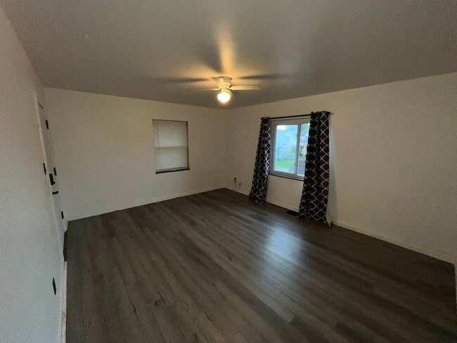 Living Room - 3849 Delmar Ave
