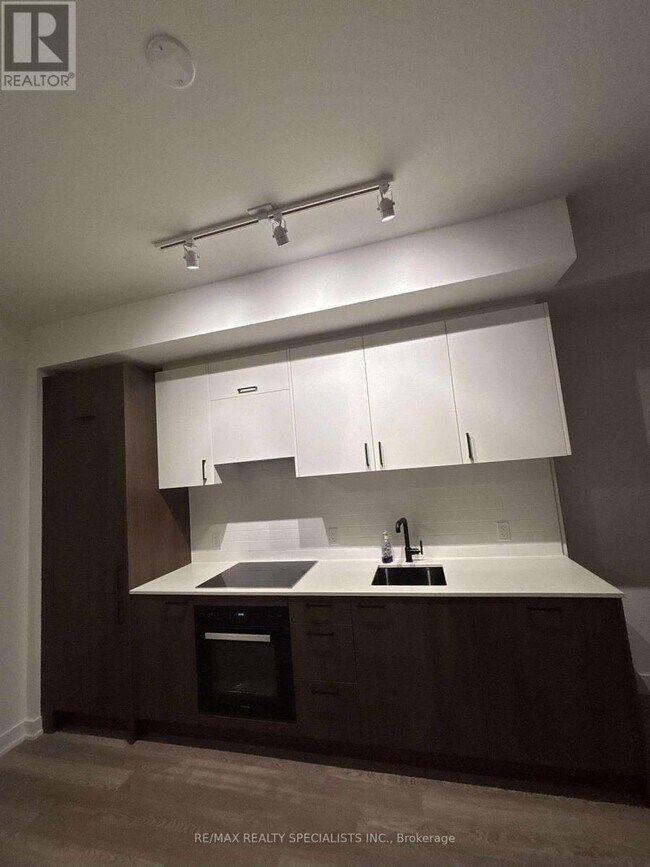 Photo du bâtiment - 1 Kyle Lowry Rd