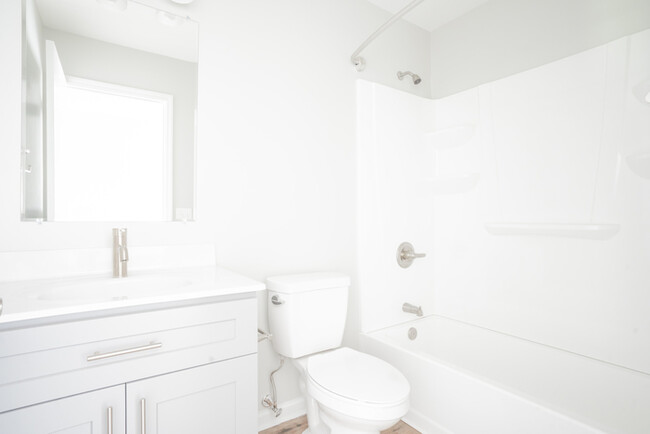 Building Photo - Spacious & Upgraded Luxury Home