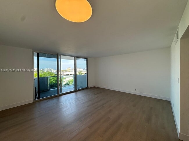Foto del edificio - 1200 West Ave