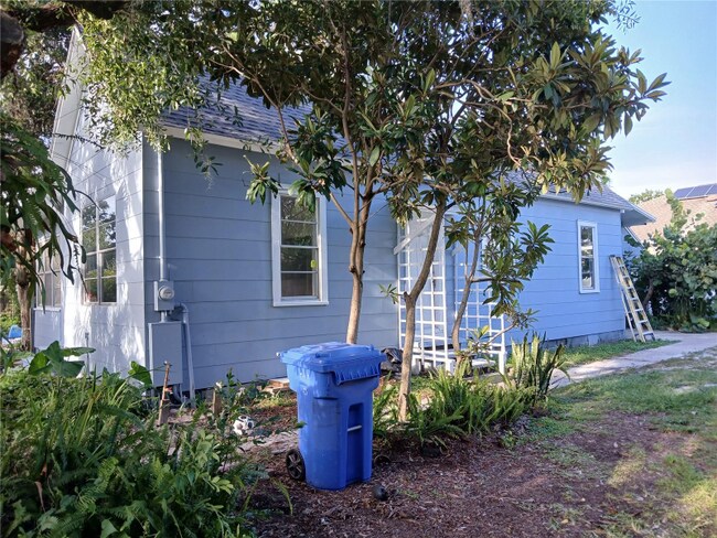 Building Photo - 8509 Claonia St