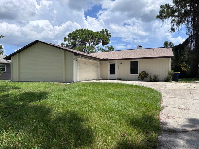 Building Photo - 3039 Queen Palm Dr