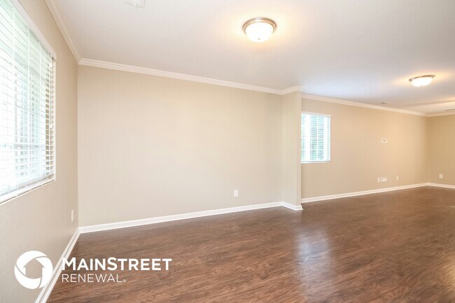 Building Photo - 305 Walnut Crossing Dr