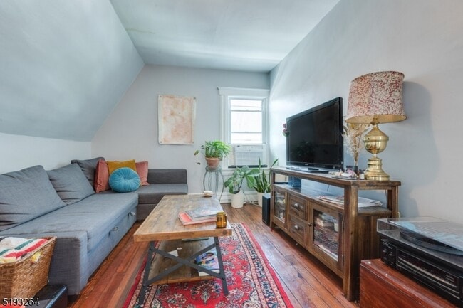 Building Photo - 36 Burnet St
