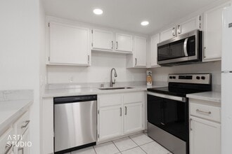 Building Photo - 403 Mesa Blvd