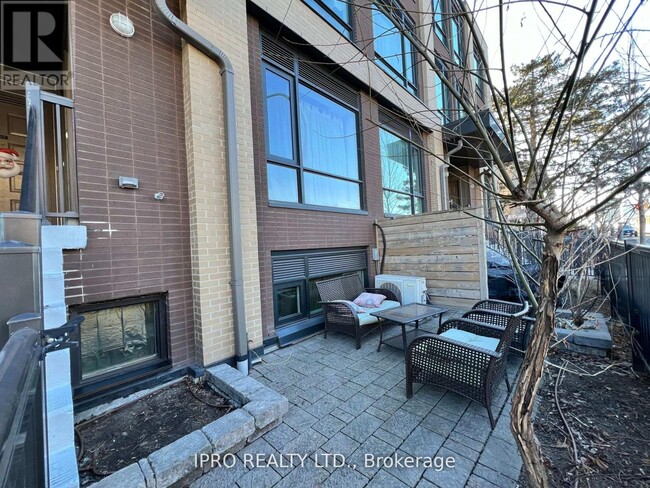 Building Photo - 639-639 Lawrence Ave W