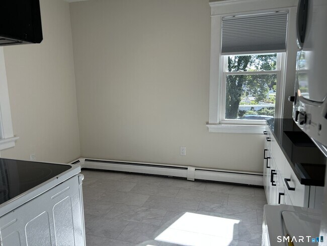 Foto del edificio - 2561 Whitney Ave