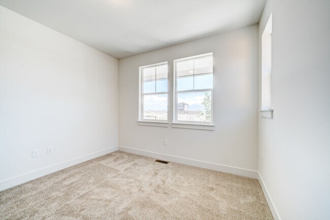 Building Photo - New Peaceful Retreat