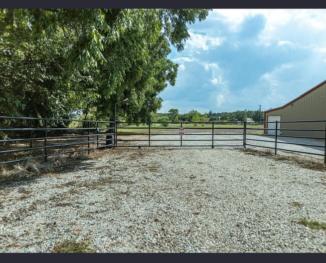 Building Photo - 1445 Co Rd 3690