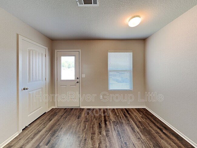 Foto del edificio - 10024 Valley Ridge Dr