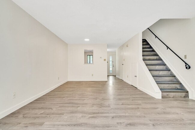 Foto del edificio - 28 Village Hill Ln