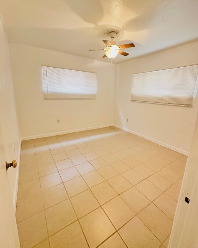 Foto del edificio - 1707 N Stanton St