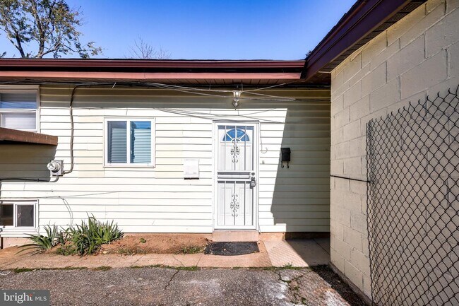 Foto del edificio - 4727 Three Oaks Rd
