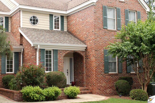 Building Photo - 2137 Creswell Dr