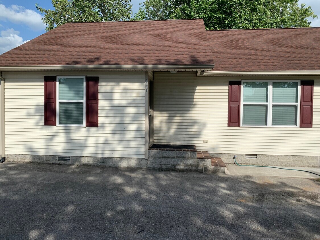 Front - 309 N Franklin Ave