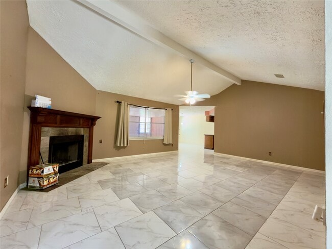 Foto del edificio - 23115 Bright Star Rd