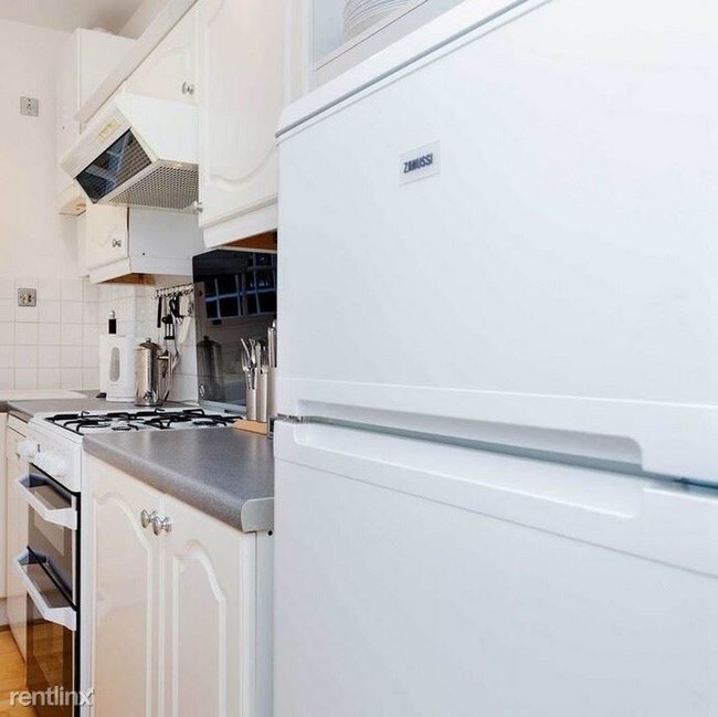 Foto del edificio - 1 br, 1 bath Apartment - 2031 Otis Dr Apt E