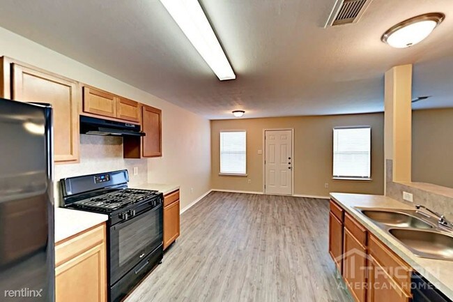 Building Photo - 3 br, 2 bath House - 7443