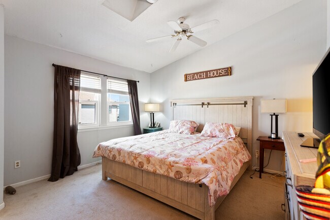 Building Photo - 2305 Breakers Ct