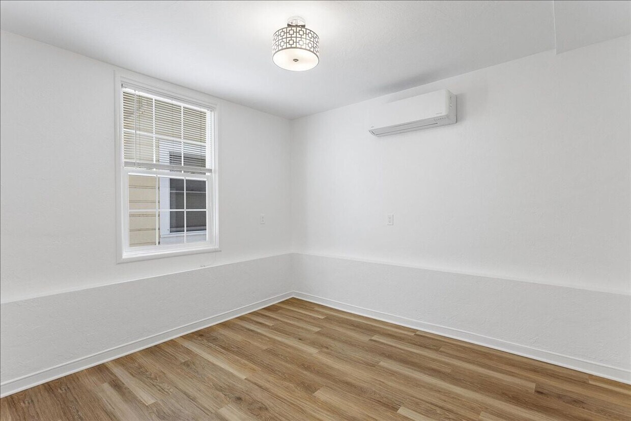 Foto principal - 1443 Stanton St
