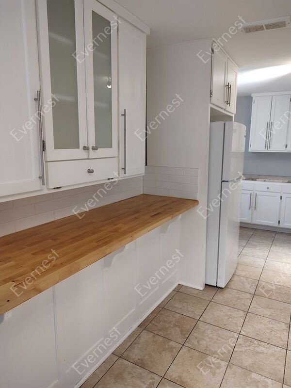 Foto del edificio - 3416 Anderson Ave