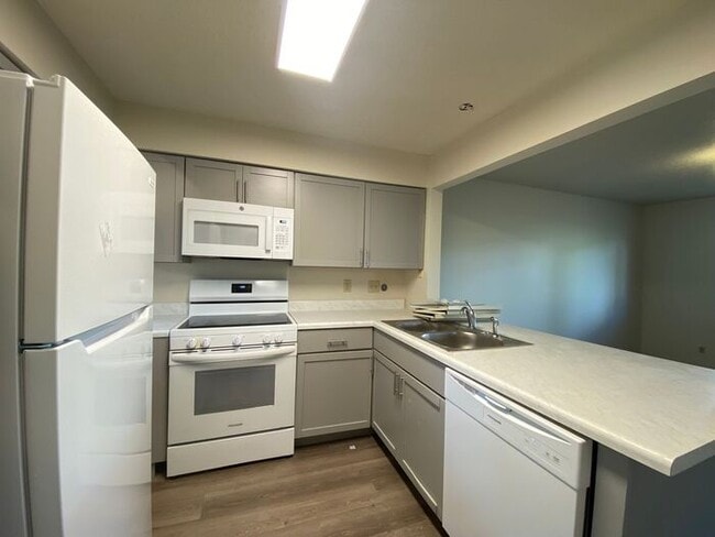 Foto del edificio - $1,195 | 2 Bedroom, 1 Bathroom Condo | Cat...
