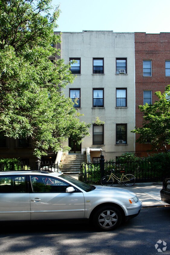 Foto del edificio - 93 1st Pl