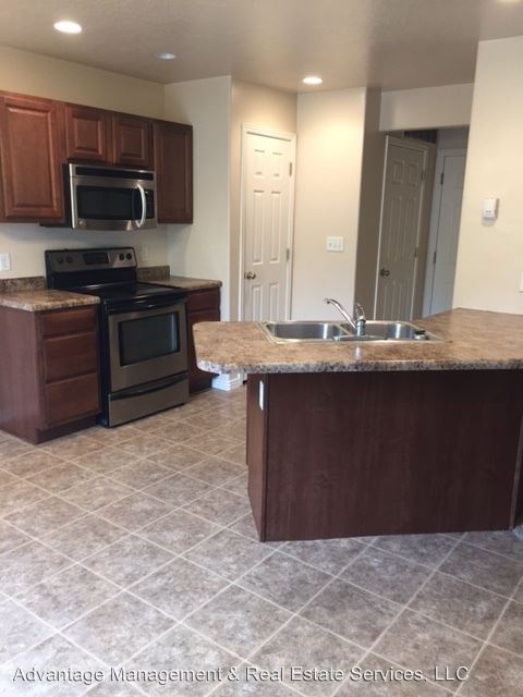 Building Photo - 1262 Firefly Dr