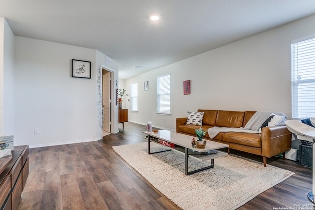 Foto del edificio - 5911 Bluestem Wy