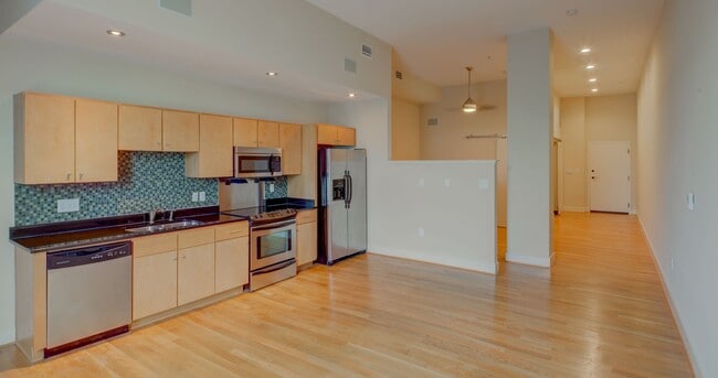 Building Photo - Montgomery Square Apartments