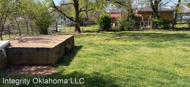 Building Photo - 2 br, 1 bath House - 1351 Lafayette Dr.