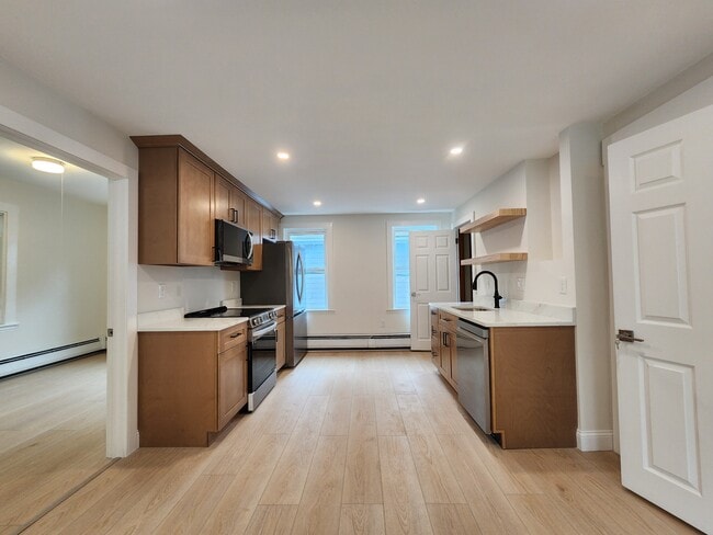 Building Photo - 27 Knapp St
