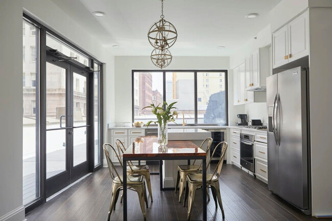 Foto del edificio - 301 St Charles Ave