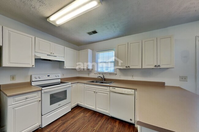 Foto del edificio - 6135 Steve Scarlett Pl