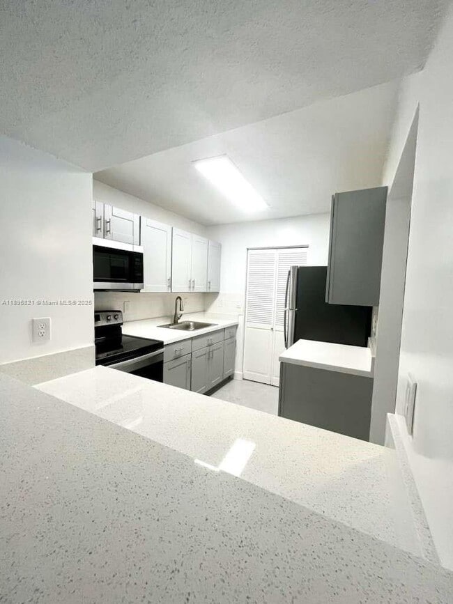 Foto del edificio - 20730 NE 4th Pl