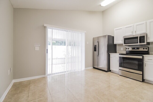 Foto del edificio - 7661 Harbor Bend Cir