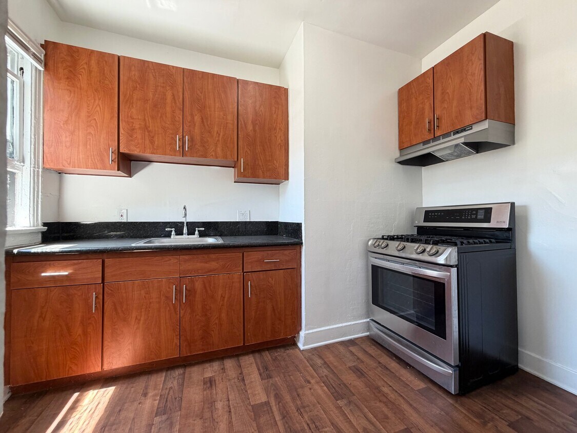 Building Photo - 206 S Coronado St