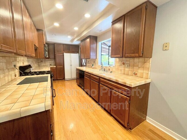 Building Photo - 12129 Anderberg Ave