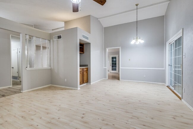 Building Photo - 3029 Yorkshire Ct