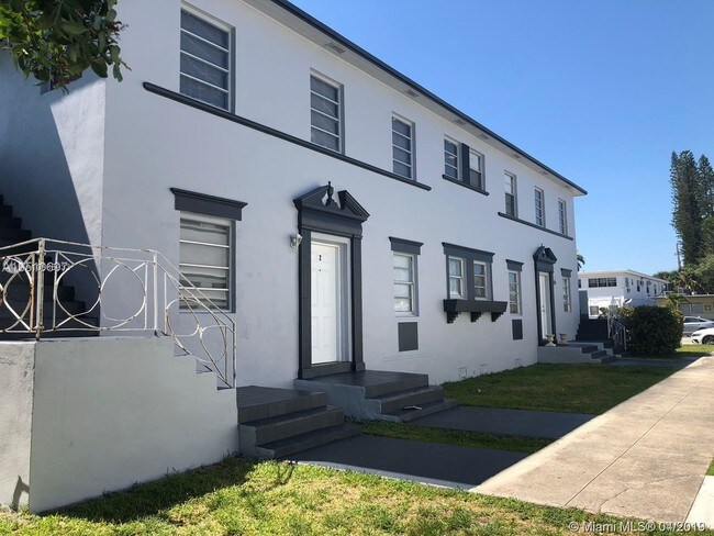 Building Photo - 1770 Normandy Dr