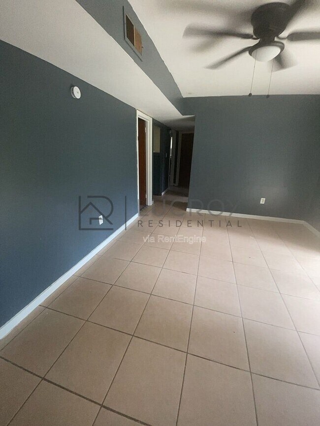 Foto del edificio - 2694 Woodside Dr