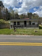 Building Photo - 687 Ada St