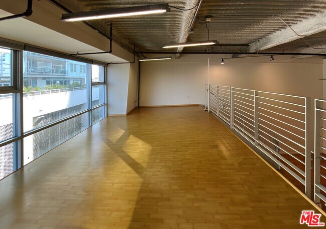 Foto del edificio - 1130 Flower St