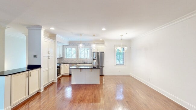 Foto del edificio - 1328 Ordermore Ave